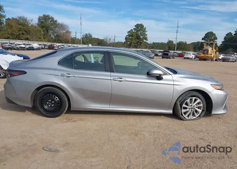 2024 Toyota Camry Le z USA, uszkodzony, nr VIN 4T1C11AK6RU224035